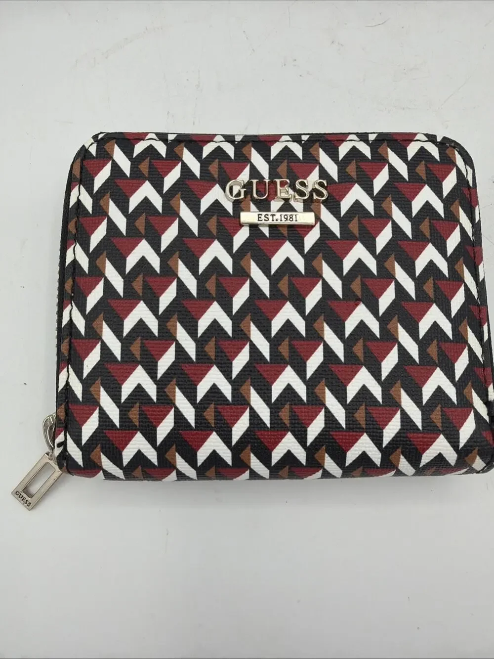 GUESS G SLG Women’s Wallet Red Blue White Tan Logo geometric Print Zip-Around